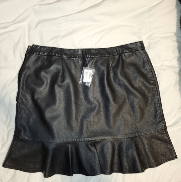 MXM black faux leather miniskirt with  ruffle size 16 NWT - Picture 3 of 9